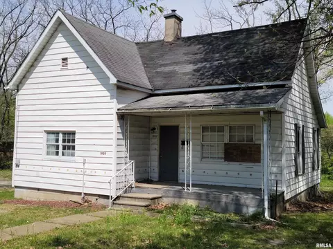 1920 State St, Eldorado, IL 62930