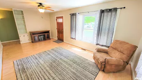 1007 Rider St, Flora, IL 62839 photo 6