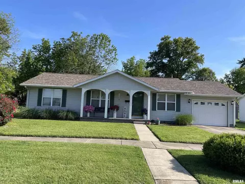 921 Cormick St, Centralia, IL 62801