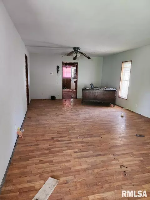 609 S 17th St, Herrin, IL 62948 photo 5