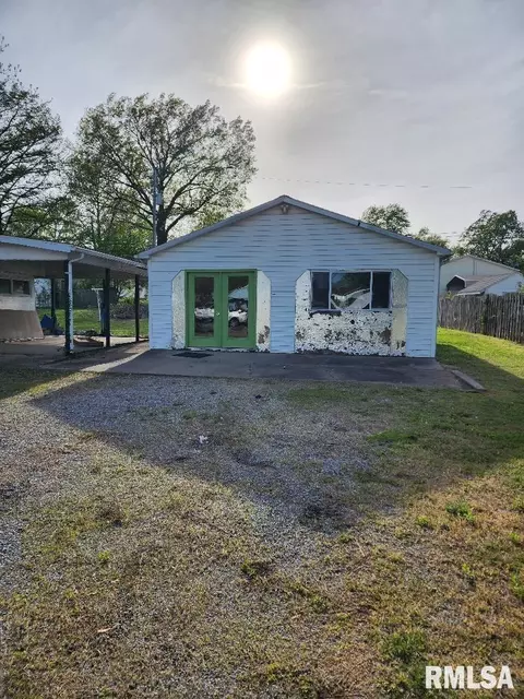 609 S 17th St, Herrin, IL 62948 photo 2