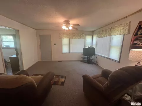 649 S James, Centralia, IL 62801 photo 4