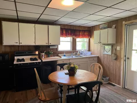 649 S James, Centralia, IL 62801 photo 5