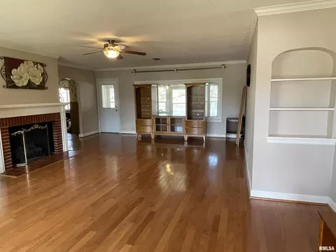 204 12th St, Carmi, IL 62821 photo 2