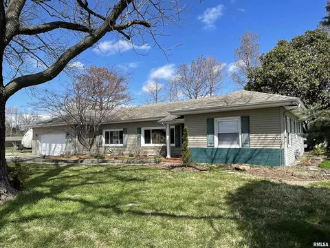 204 12th St, Carmi, IL 62821 photo 1