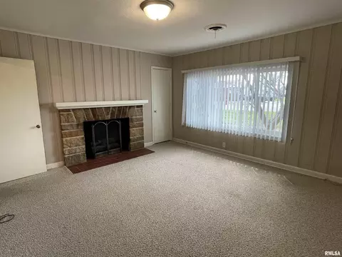 204 12th St, Carmi, IL 62821 photo 6