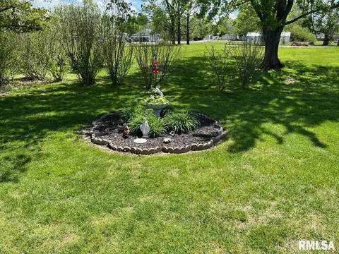 1011 E Patton Dr, Marion, IL 62959 photo 3