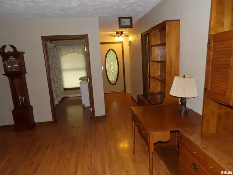 1005 E Taylor St, Benton, IL 62812 photo 32