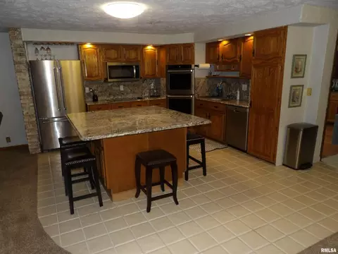 1005 E Taylor St, Benton, IL 62812 photo 17