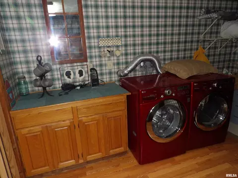 1005 E Taylor St, Benton, IL 62812 photo 38