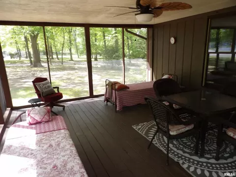 1005 E Taylor St, Benton, IL 62812 photo 34