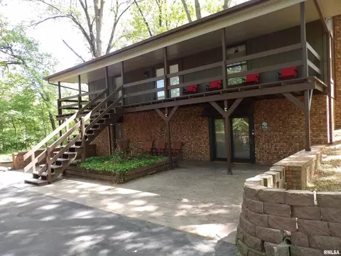 1005 E Taylor St, Benton, IL 62812 photo 2