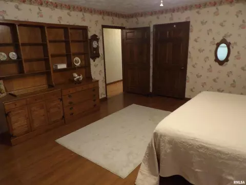1005 E Taylor St, Benton, IL 62812 photo 22