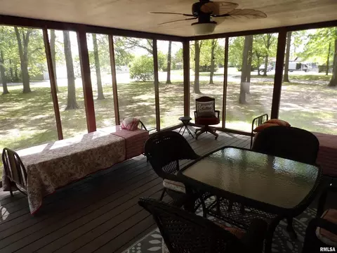 1005 E Taylor St, Benton, IL 62812 photo 35