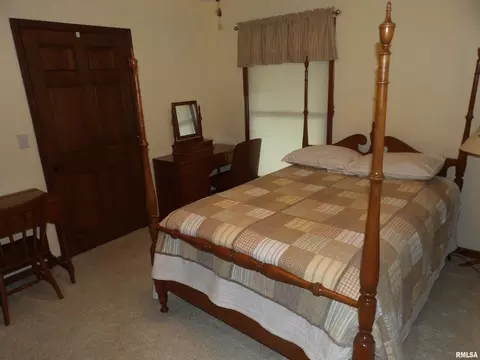 1005 E Taylor St, Benton, IL 62812 photo 27