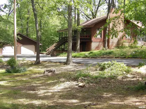1005 E Taylor St, Benton, IL 62812 photo 1
