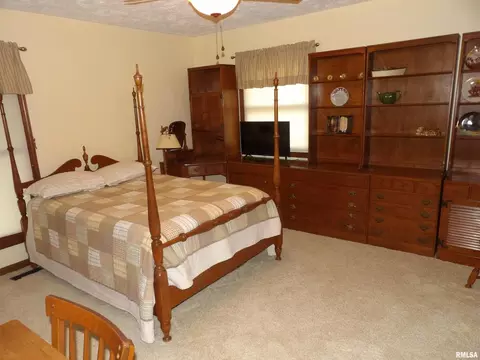 1005 E Taylor St, Benton, IL 62812 photo 25