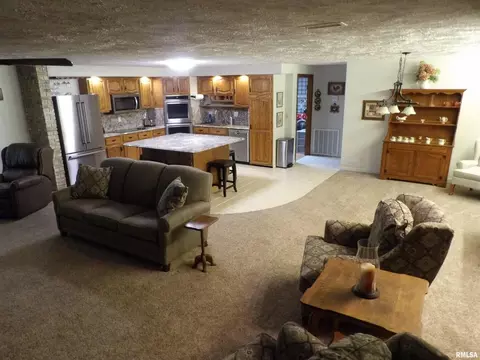 1005 E Taylor St, Benton, IL 62812 photo 10