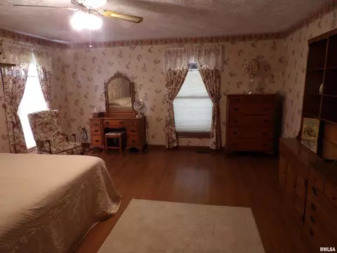1005 E Taylor St, Benton, IL 62812 photo 21
