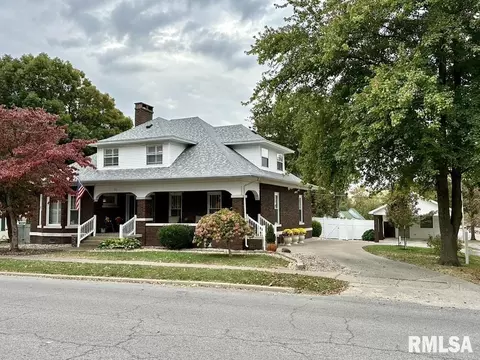 310 E Oak St, West Frankfort, IL 62896