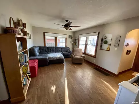 623 Crebs Ave, Carmi, IL 62821 photo 11