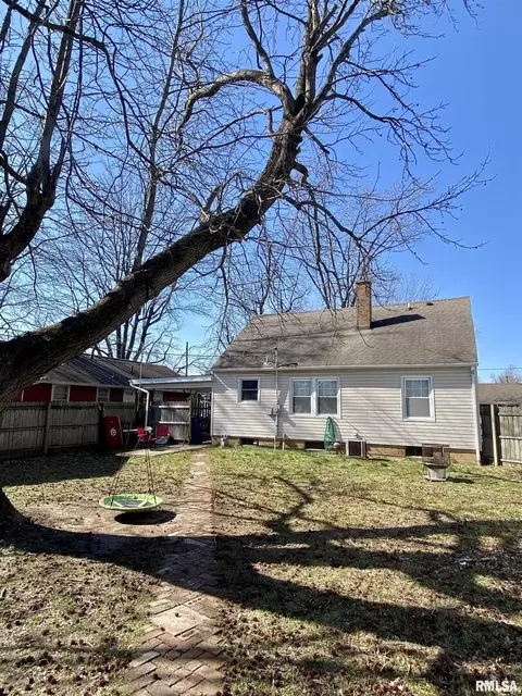 623 Crebs Ave, Carmi, IL 62821 photo 5
