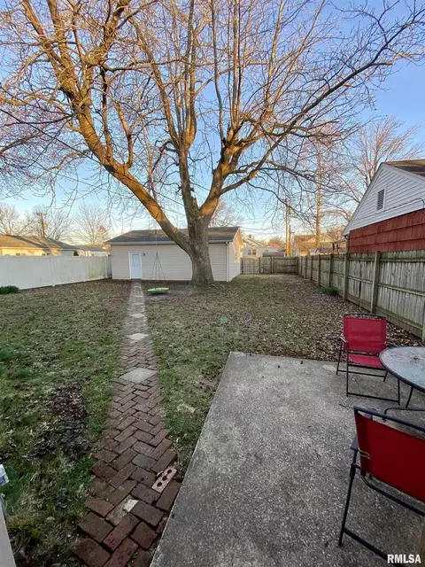 623 Crebs Ave, Carmi, IL 62821 photo 7