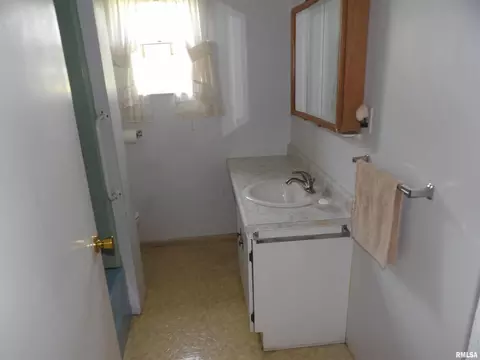 805 Mckenzie St, Benton, IL 62812 photo 12