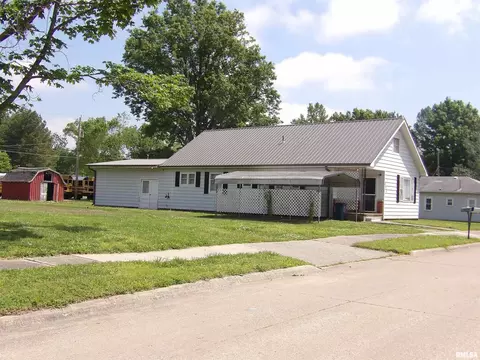 805 Mckenzie St, Benton, IL 62812 photo 2
