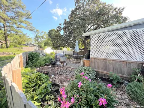 606 S Pine St, Zeigler, IL 62999 photo 2