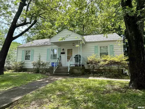 1119 W Walkup St, Carbondale, IL 62901