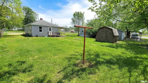 115 Meyer St, Flora, IL 62839 photo 3