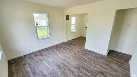 115 Meyer St, Flora, IL 62839 photo 9