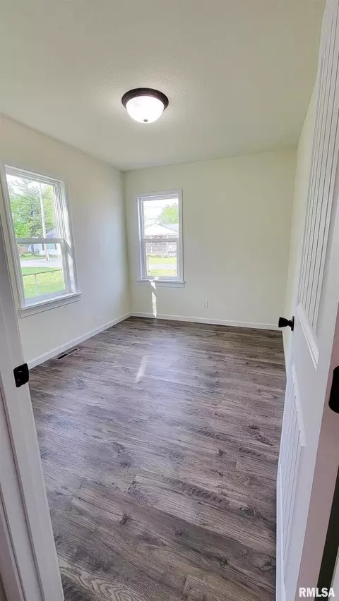 115 Meyer St, Flora, IL 62839 photo 32