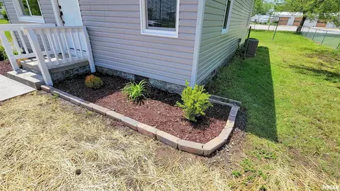 115 Meyer St, Flora, IL 62839 photo 7