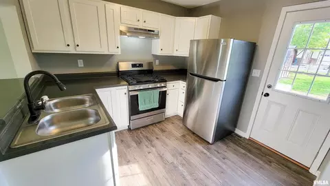 115 Meyer St, Flora, IL 62839 photo 2