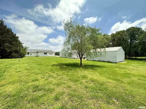 1005 Golf Course Rd, Eldorado, IL 62930 photo 2