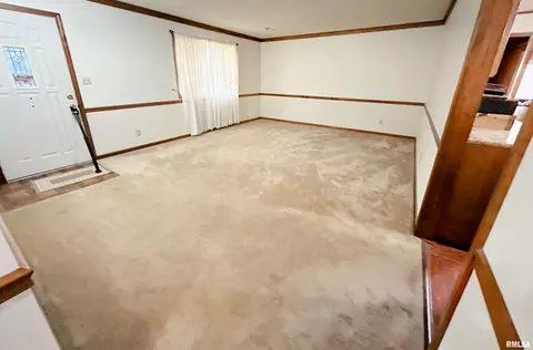 1005 Golf Course Rd, Eldorado, IL 62930 photo 3