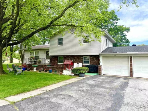 1205 Eads St, Benton, IL 62812 photo 2