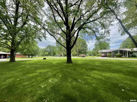 1205 Eads St, Benton, IL 62812 photo 3
