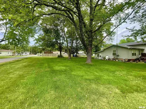 1205 Eads St, Benton, IL 62812 photo 5