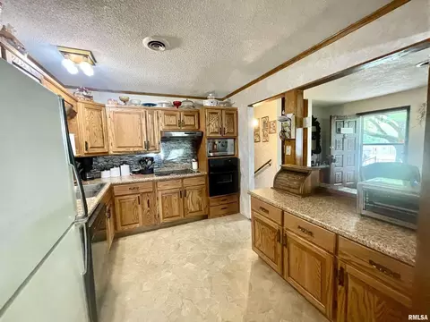 1205 Eads St, Benton, IL 62812 photo 10