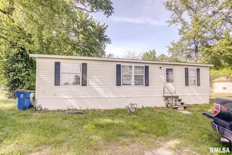 528 Meadowbrook Rd, Mount Vernon, IL 62864
