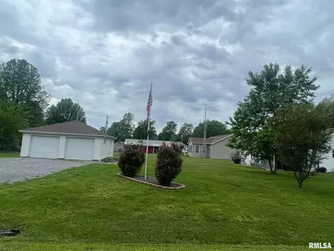 709 E Florence St, Sesser, IL 62884 photo 7