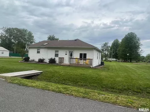 709 E Florence St, Sesser, IL 62884 photo 4