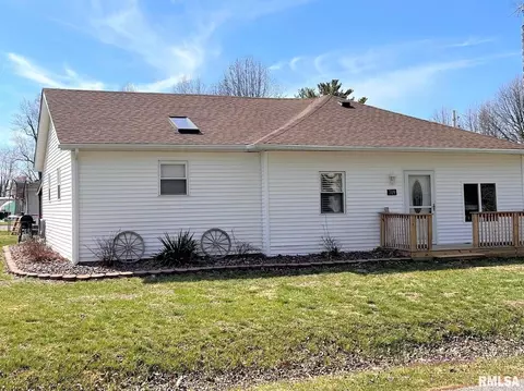 709 E Florence St, Sesser, IL 62884 photo 1