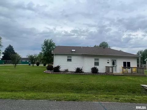 709 E Florence St, Sesser, IL 62884 photo 3