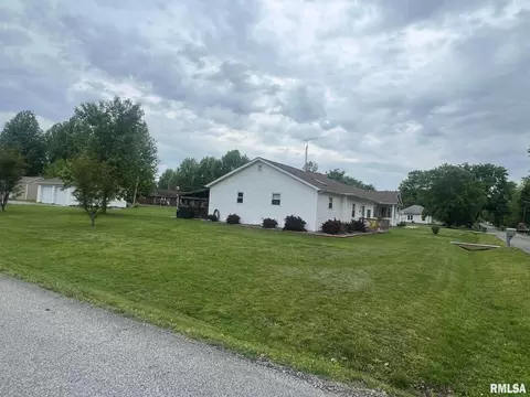 709 E Florence St, Sesser, IL 62884 photo 5