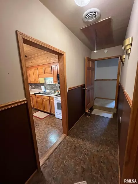 709 E Florence St, Sesser, IL 62884 photo 31