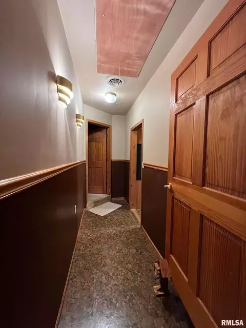 709 E Florence St, Sesser, IL 62884 photo 20
